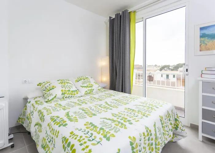 Yourhouse Monges Sea View *