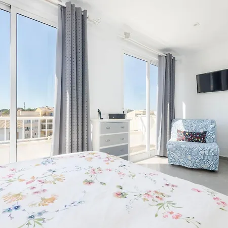 Yourhouse Monges Sea View *